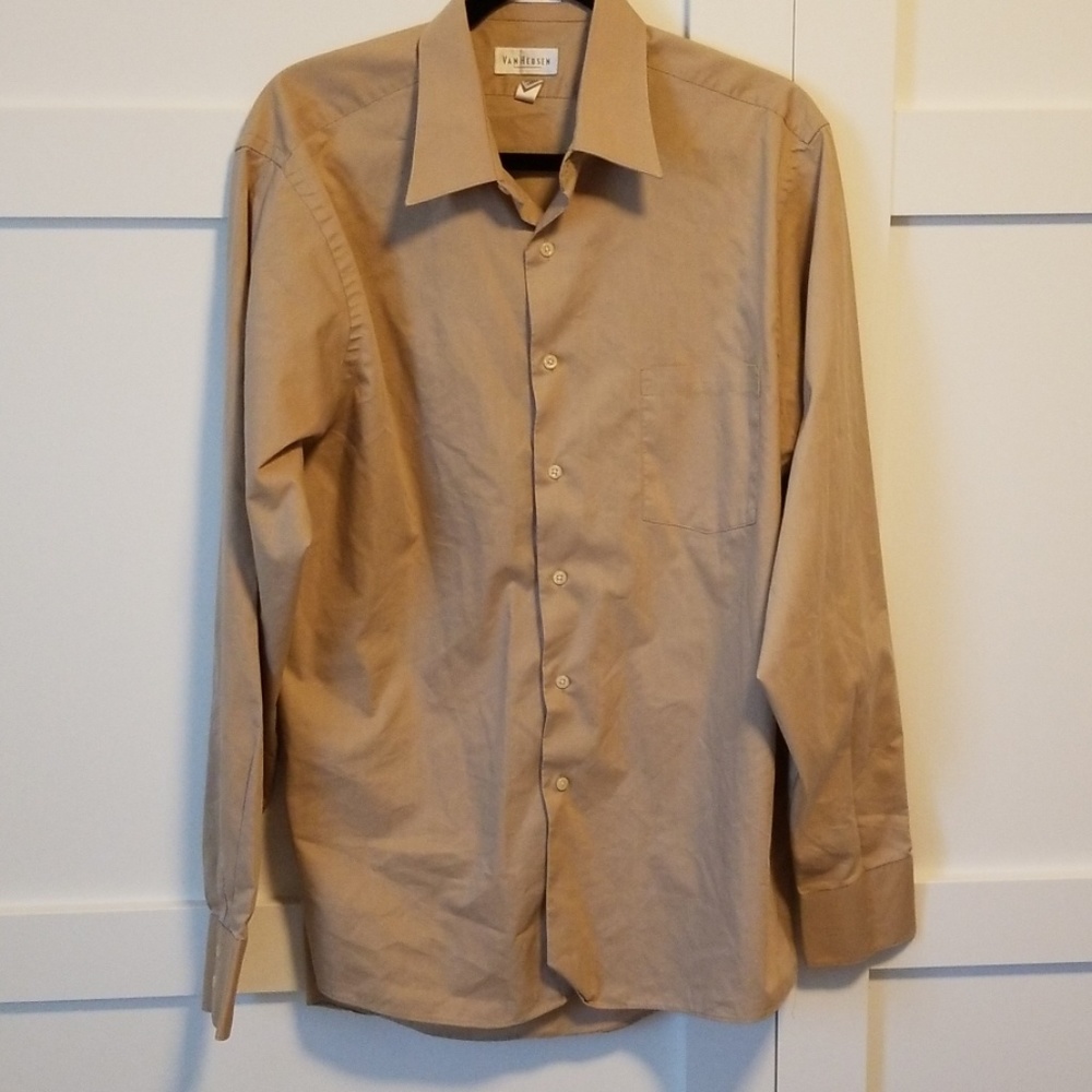 VanHeusen Men's Button Down Shirt